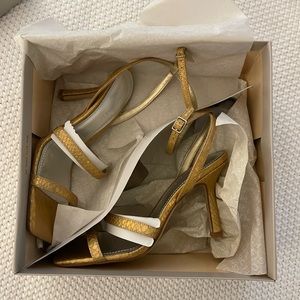 NWT Marc Fisher Deric Heeled Sandal Gold 8